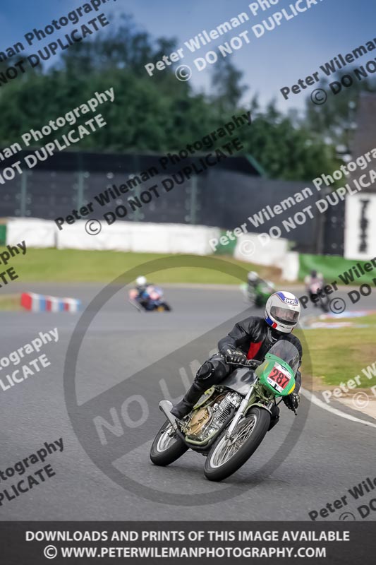 Vintage motorcycle club;eventdigitalimages;mallory park;mallory park trackday photographs;no limits trackdays;peter wileman photography;trackday digital images;trackday photos;vmcc festival 1000 bikes photographs